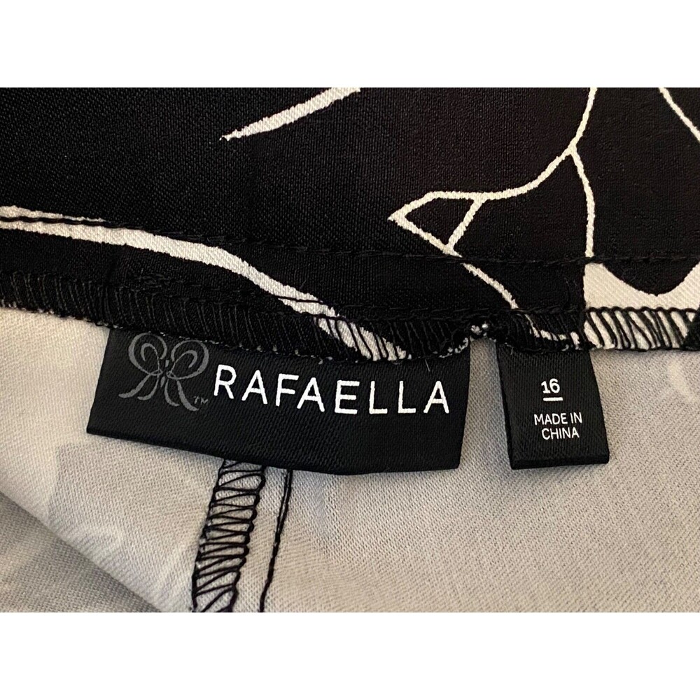NWT $49 RAFAELLA Women's Size 16 Tropical Stretch Shorts Black White Pockets - Picture 5 of 8